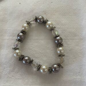 White and grey pearl bracelet